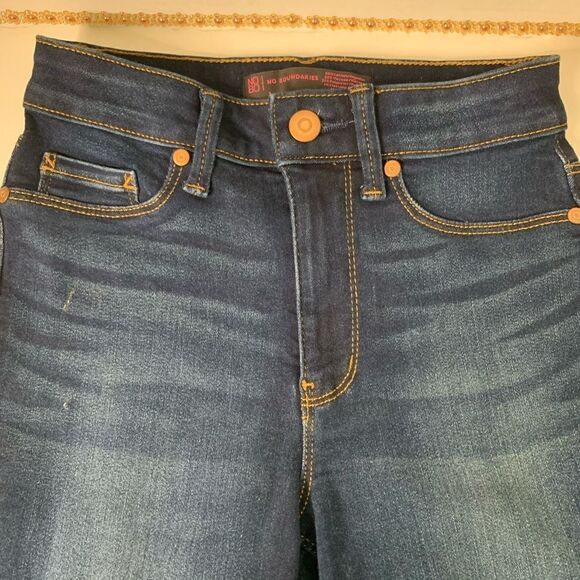 No Boundaries Jeans - Picture 5 of 8